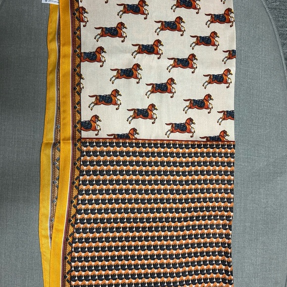 Geometric Patterned Scarf - Picture 4 of 4